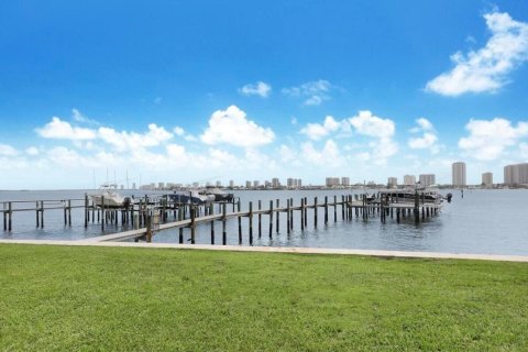 Condo in Riviera Beach, Florida, 2 bedrooms  № 2283203