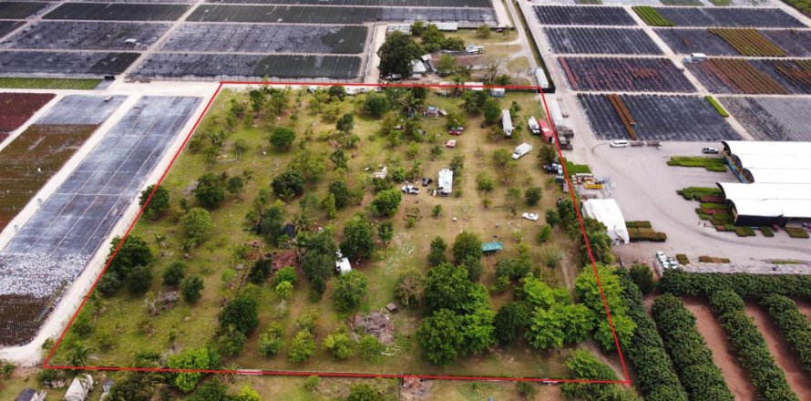 Propiedad comercial en Homestead, Florida № 2077809