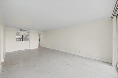 Copropriété à vendre à Clearwater, Floride: 2 chambres, 97.55 m2 № 2199671 - photo 11