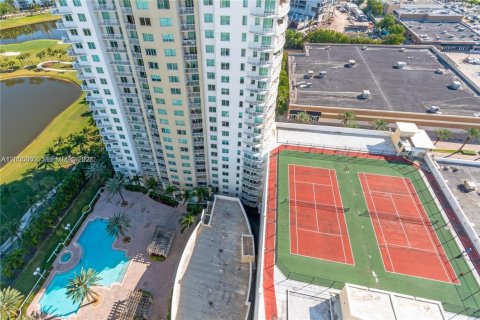 Copropriété à louer à Hallandale Beach, Floride: 1 chambre, 85.01 m2 № 2170653 - photo 9