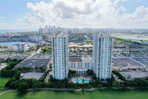 Copropriété à louer à Hallandale Beach, Floride: 1 chambre, 85.01 m2 № 2170653 - photo 18