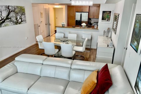 Copropriété à louer à Hallandale Beach, Floride: 1 chambre, 85.01 m2 № 2170653 - photo 2