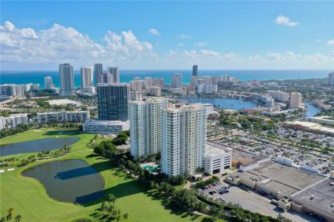 Copropriété à louer à Hallandale Beach, Floride: 1 chambre, 85.01 m2 № 2170653 - photo 17