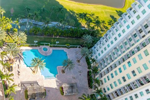 Copropriété à louer à Hallandale Beach, Floride: 1 chambre, 85.01 m2 № 2170653 - photo 10