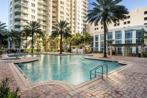 Copropriété à louer à Hallandale Beach, Floride: 1 chambre, 85.01 m2 № 2170653 - photo 13