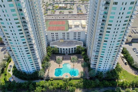 Copropriété à louer à Hallandale Beach, Floride: 1 chambre, 85.01 m2 № 2170653 - photo 15