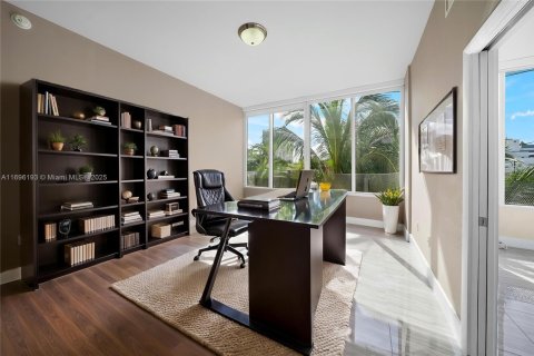 Condo in Miami Beach, Florida, 4 bedrooms  № 1865752 - photo 9
