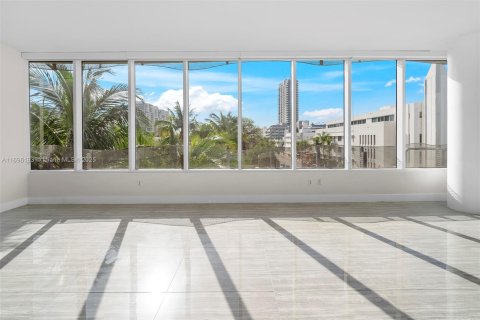 Condo in Miami Beach, Florida, 4 bedrooms  № 1865752 - photo 19