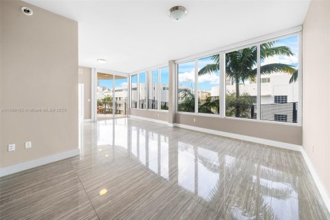 Condo in Miami Beach, Florida, 4 bedrooms  № 1865752 - photo 24