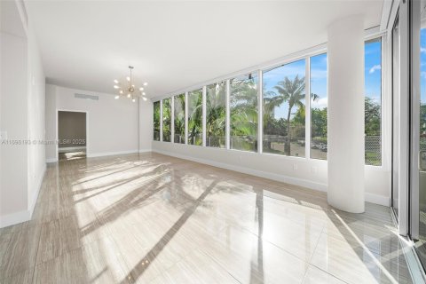 Condo in Miami Beach, Florida, 4 bedrooms  № 1865752 - photo 17