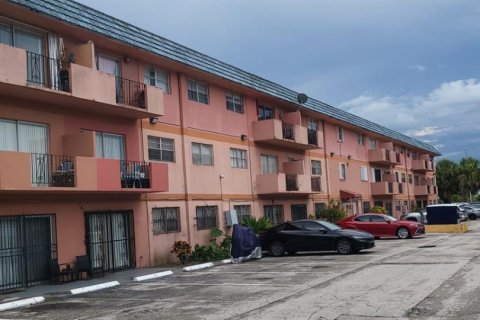 Apartment in Miami Gardens, Florida 2 bedrooms, 81.29 sq.m. № 1994128 - photo 1