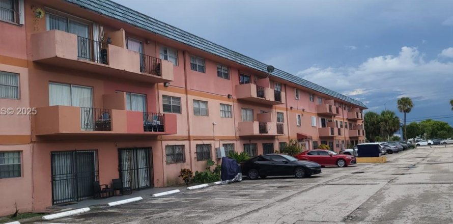 Apartment in Miami Gardens, Florida 2 bedrooms, 81.29 sq.m. № 1994128