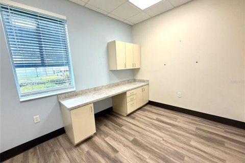 Commercial property in Tampa, Florida 476.5 sq.m. № 2197098 - photo 18