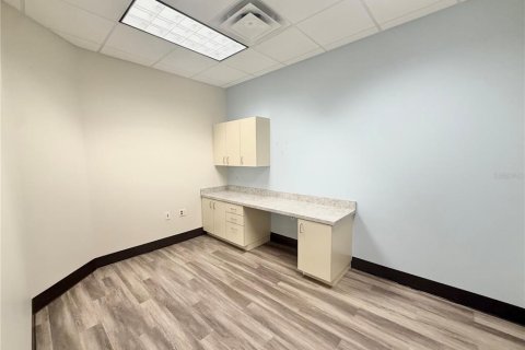 Commercial property in Tampa, Florida 476.5 sq.m. № 2197098 - photo 4