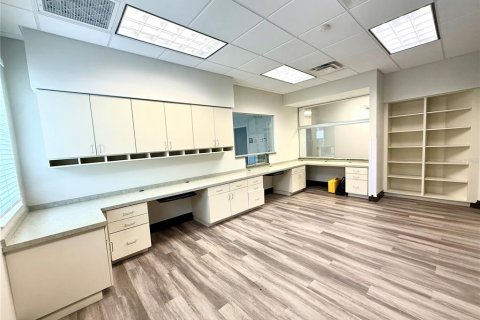 Commercial property in Tampa, Florida 476.5 sq.m. № 2197098 - photo 14