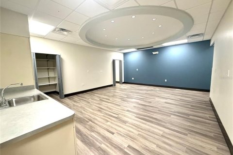 Commercial property in Tampa, Florida 476.5 sq.m. № 2197098 - photo 11