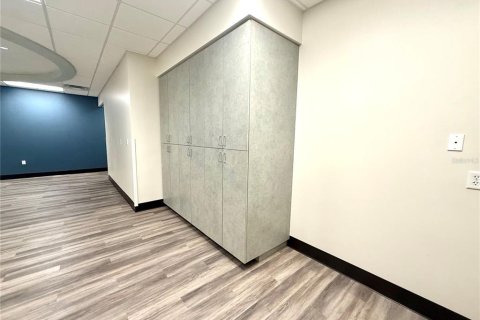 Commercial property in Tampa, Florida 476.5 sq.m. № 2197098 - photo 12