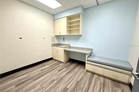 Commercial property in Tampa, Florida 476.5 sq.m. № 2197098 - photo 16