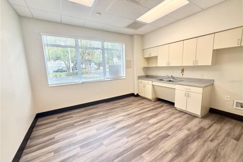 Commercial property in Tampa, Florida 476.5 sq.m. № 2197098 - photo 7