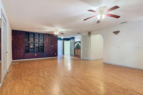 House in Winter Haven, Florida 4 bedrooms, 339.56 sq.m. № 1885584 - photo 26