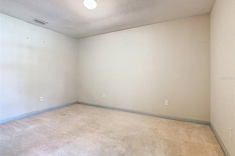House in Winter Haven, Florida 4 bedrooms, 339.56 sq.m. № 1885584 - photo 9