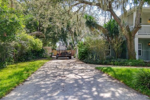 House in Winter Haven, Florida 4 bedrooms, 339.56 sq.m. № 1885584 - photo 6