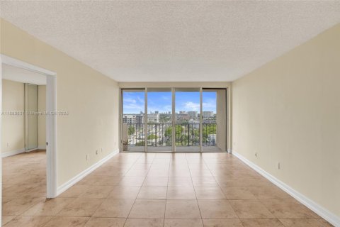 Copropriété à vendre à North Miami, Floride: 1 chambre, 72.65 m2 № 1944289 - photo 1