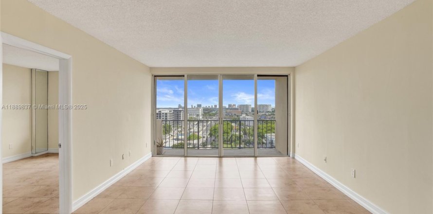Condo à North Miami, Floride, 1 chambre  № 1944289