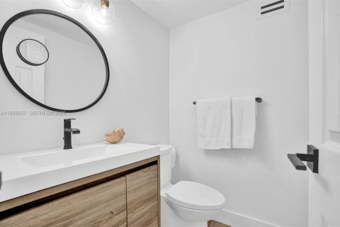 Condo in Hollywood, Florida, 1 bedroom № 2026672 - photo 12