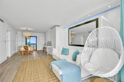 Condo in Hollywood, Florida, 1 bedroom № 2026672 - photo 26