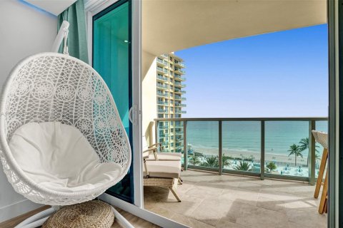 Condo in Hollywood, Florida, 1 bedroom № 2026672 - photo 24