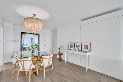 Condo in Hollywood, Florida, 1 bedroom № 2026672 - photo 6