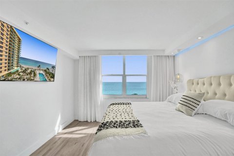Condo in Hollywood, Florida, 1 bedroom № 2026672 - photo 21