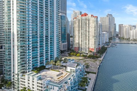 Condominio en venta en Miami, Florida, 3 dormitorios, 197.88 m2 № 1995093 - foto 24