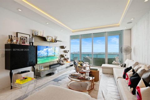 Condo in Miami, Florida, 3 bedrooms № 1995093