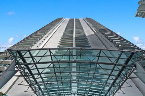 Condominio en venta en Miami, Florida, 3 dormitorios, 197.88 m2 № 1995093 - foto 28