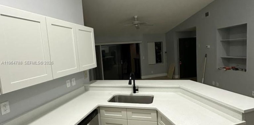 Кондоминиум с 2 спальнями в Санрайз, Флорида № 2026388