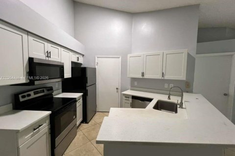 Condo in Sunrise, Florida, 2 bedrooms  № 2026388 - photo 25