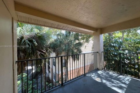 Condo in Sunrise, Florida, 2 bedrooms  № 2026388 - photo 28