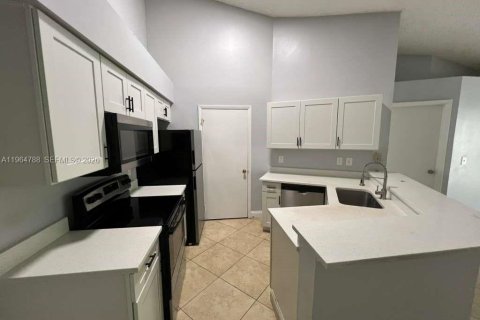 Condo in Sunrise, Florida, 2 bedrooms  № 2026388 - photo 24