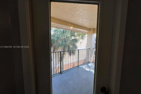 Condo in Sunrise, Florida, 2 bedrooms  № 2026388 - photo 30