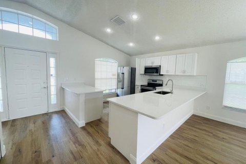 House in Orlando, Florida 3 bedrooms, 114.18 sq.m. № 2167179 - photo 3