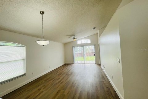 House in Orlando, Florida 3 bedrooms, 114.18 sq.m. № 2167179 - photo 5
