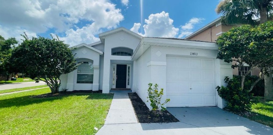 House in Orlando, Florida 3 bedrooms, 114.18 sq.m. № 2167179