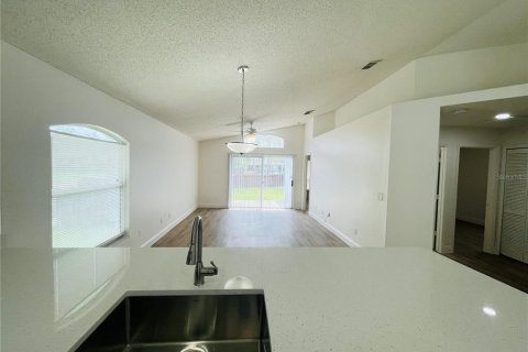House in Orlando, Florida 3 bedrooms, 114.18 sq.m. № 2167179 - photo 7
