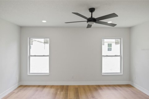 House in Tampa, Florida 3 bedrooms, 139.35 sq.m. № 2110154 - photo 9