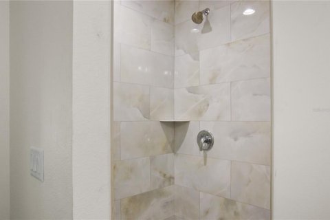 House in Tampa, Florida 3 bedrooms, 139.35 sq.m. № 2110154 - photo 10