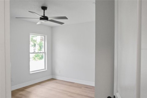 House in Tampa, Florida 3 bedrooms, 139.35 sq.m. № 2110154 - photo 5