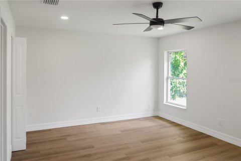 House in Tampa, Florida 3 bedrooms, 139.35 sq.m. № 2110154 - photo 8
