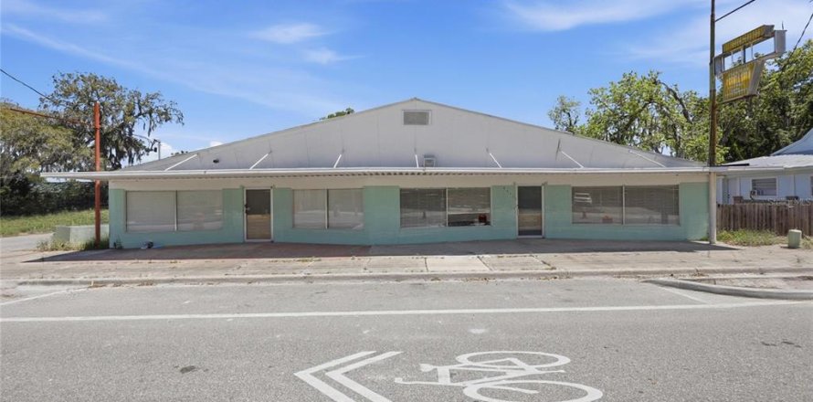 Propiedad comercial en Hawthorne, Florida 682.83 m2 № 2166649